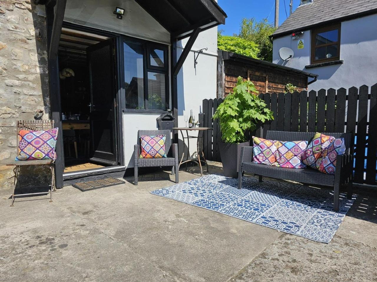 The Cottage Govilon Esterno foto